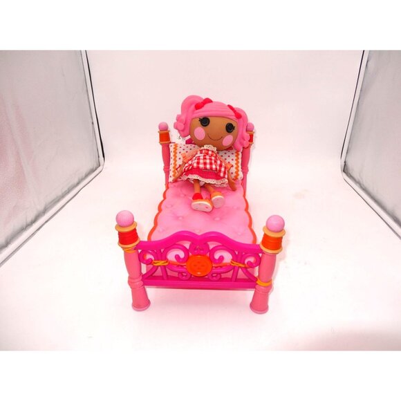 Lalaloopsy Pepper Pots and Pans Doll With Pink Sew Bed & Pillow - Picture 5 of 16